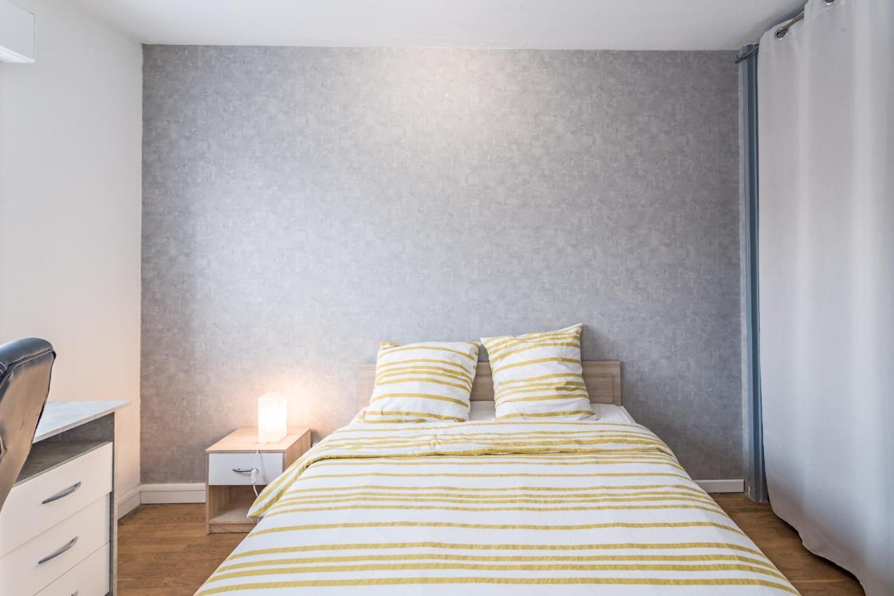Spacieux Appartement - 6 Personnes - Parking Gratuit Saint-André-les-Vergers Kültér fotó